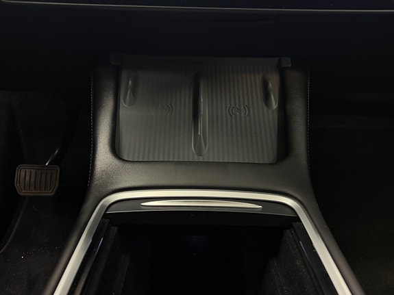 Tesla Model Y 26 of 30