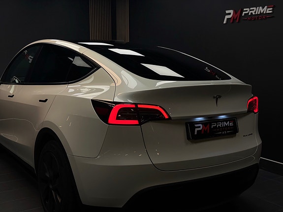 Tesla Model Y 11 of 30