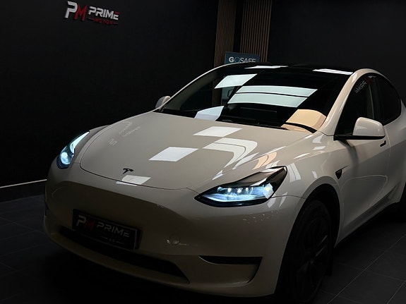 Tesla Model Y 3 of 30