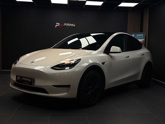 Tesla Model Y 2 of 30