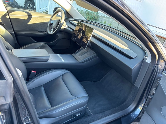 Tesla Model 3 5 of 11