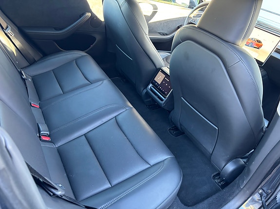 Tesla Model 3 6 of 11