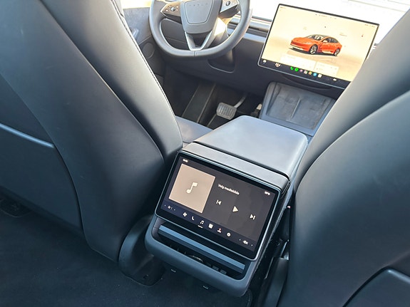 Tesla Model 3 7 of 11