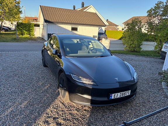 Tesla Model 3 4 of 11
