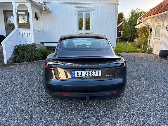 Tesla Model 3 2 of 11