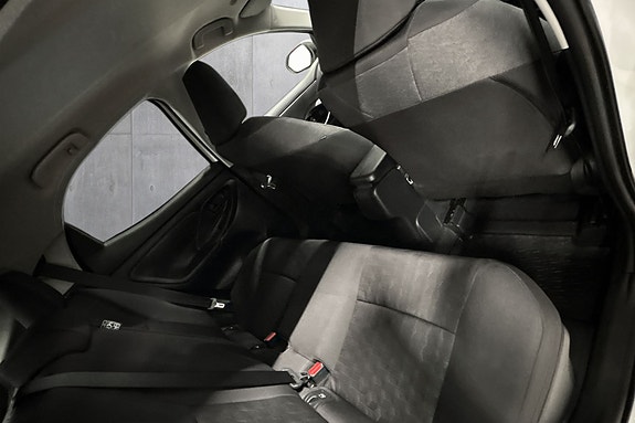 Toyota Yaris 15 of 19