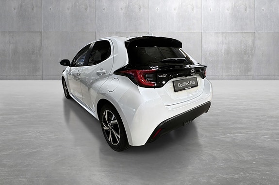 Toyota Yaris 3 of 19