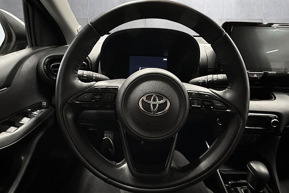 Toyota Yaris 11 of 19
