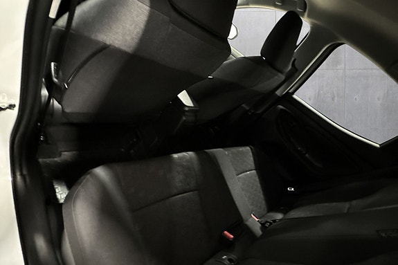Toyota Yaris 16 of 19