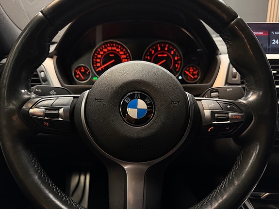 BMW 330e 26 of 30