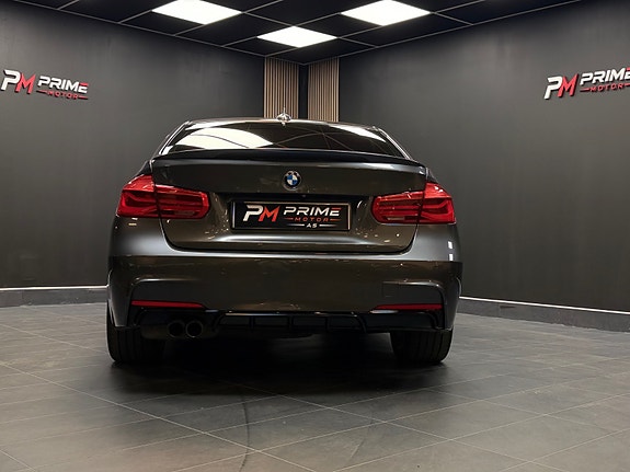 BMW 330e 14 of 30