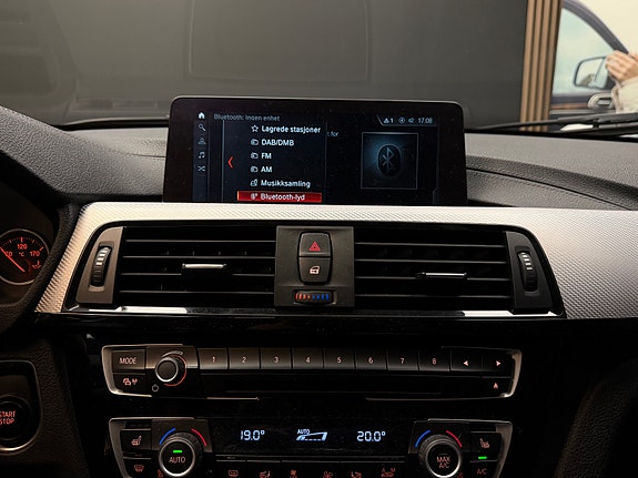 BMW 330e 21 of 30