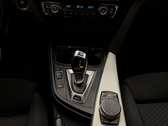 BMW 330e 24 of 30