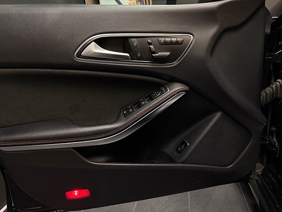 Mercedes-Benz CLA250 29 of 30