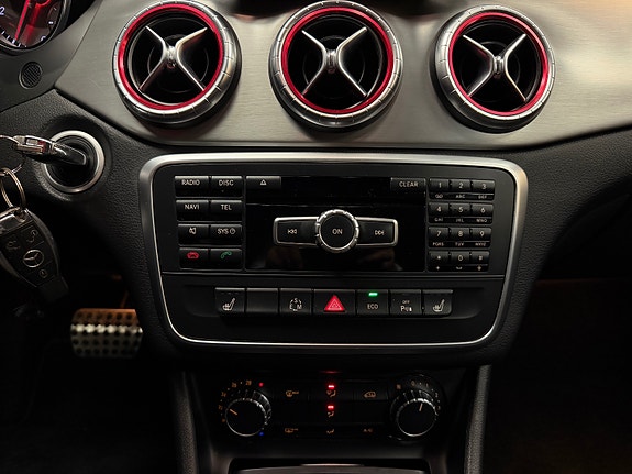 Mercedes-Benz CLA250 24 of 30
