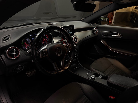 Mercedes-Benz CLA250 28 of 30