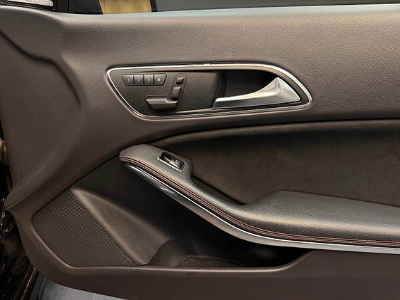 Mercedes-Benz CLA250 30 of 30