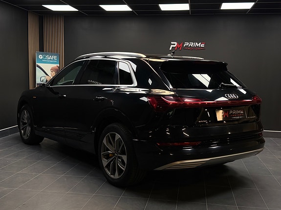 Audi e-tron 11 of 30