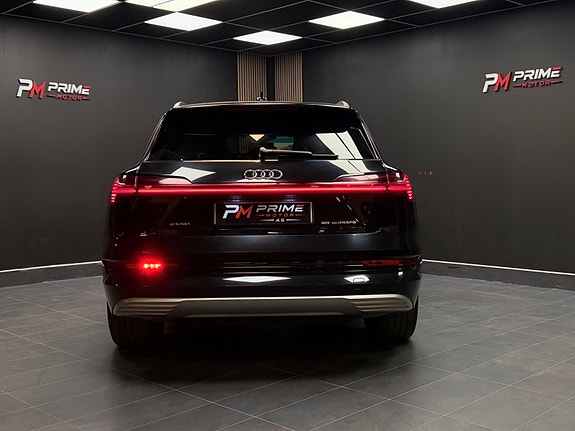 Audi e-tron 13 of 30
