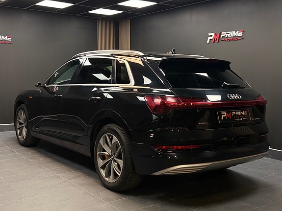 Audi e-tron 10 of 30