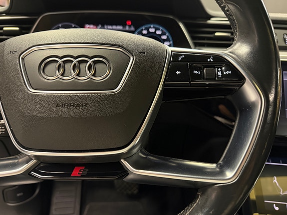 Audi e-tron 22 of 30
