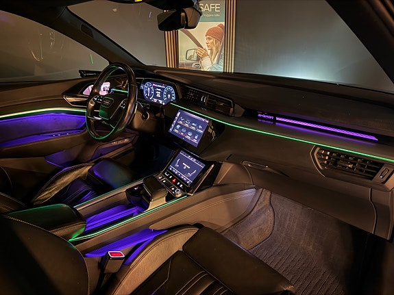 Audi e-tron 28 of 30