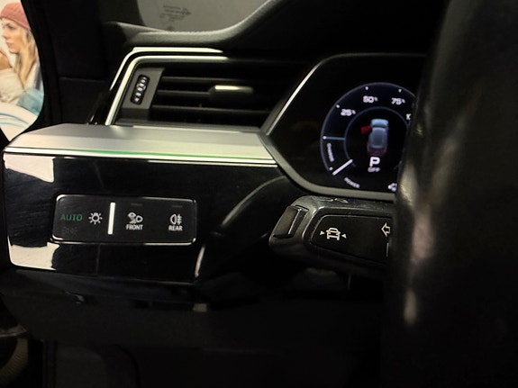 Audi e-tron 21 of 30