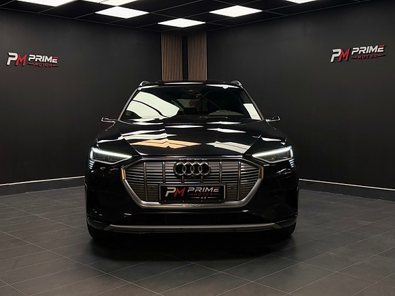 Audi e-tron 12 of 30