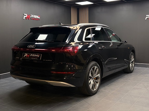 Audi e-tron 16 of 30