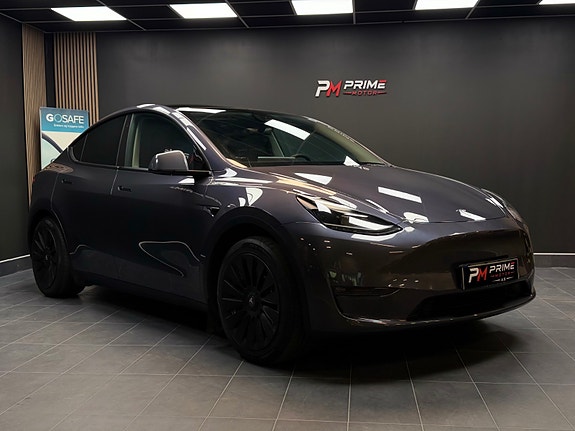 Tesla Model Y 3 of 30