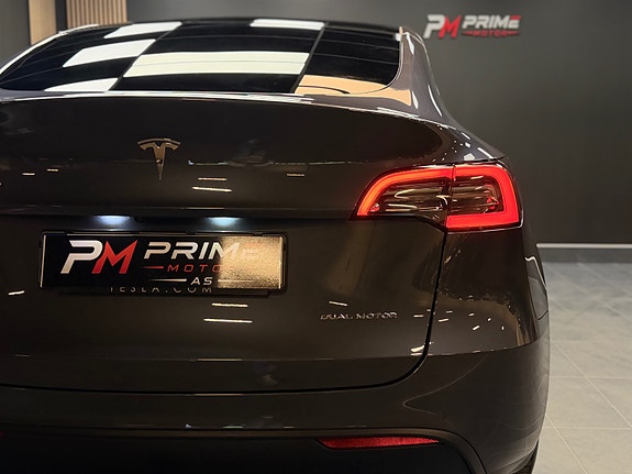 Tesla Model Y 20 of 30
