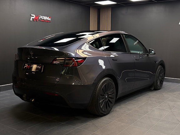 Tesla Model Y 9 of 30