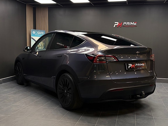 Tesla Model Y 14 of 30