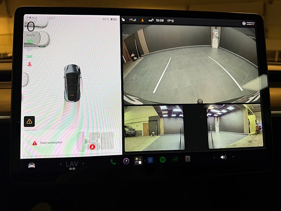 Tesla Model Y 21 of 30