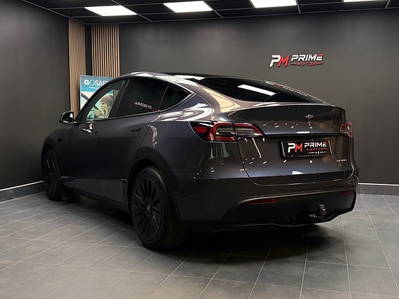 Tesla Model Y 12 of 30