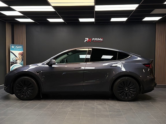 Tesla Model Y 11 of 30