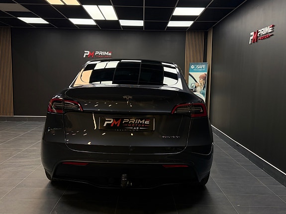 Tesla Model Y 6 of 30