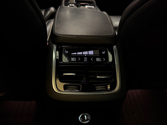 Volvo XC90 26 of 30