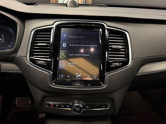 Volvo XC90 25 of 30