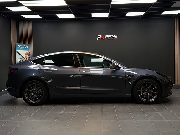 Tesla Model 3 6 of 30