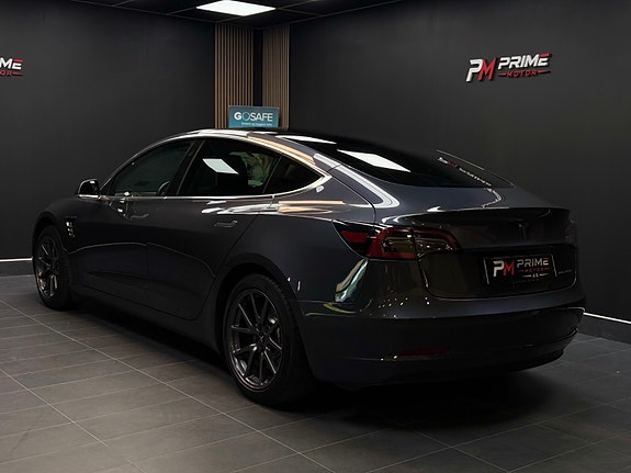 Tesla Model 3 7 of 30