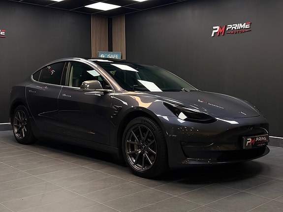 Tesla Model 3 3 of 30