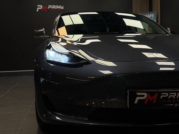 Tesla Model 3 18 of 30