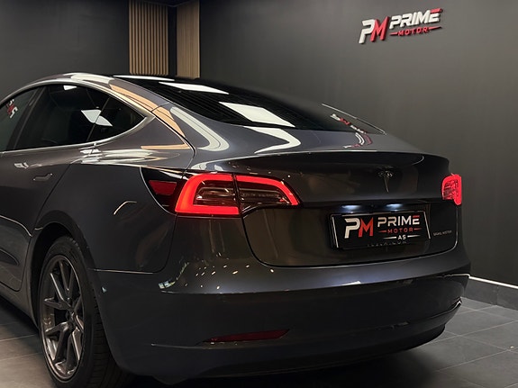 Tesla Model 3 20 of 30
