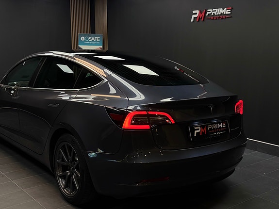 Tesla Model 3 21 of 30