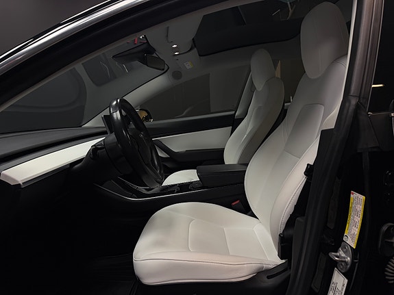 Tesla Model 3 24 of 30