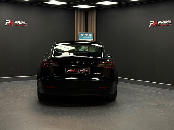 Tesla Model 3 12 of 30