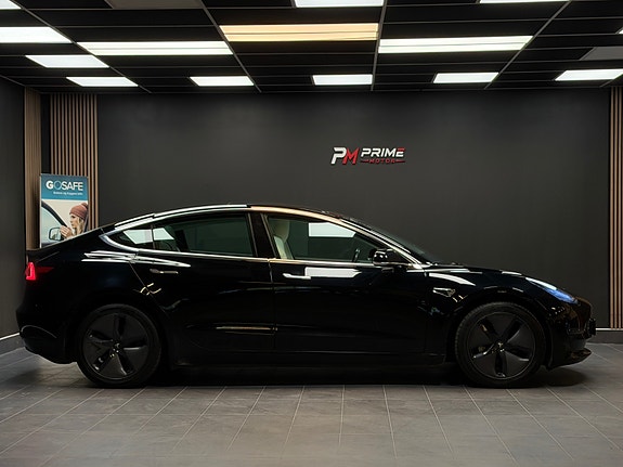Tesla Model 3 7 of 30