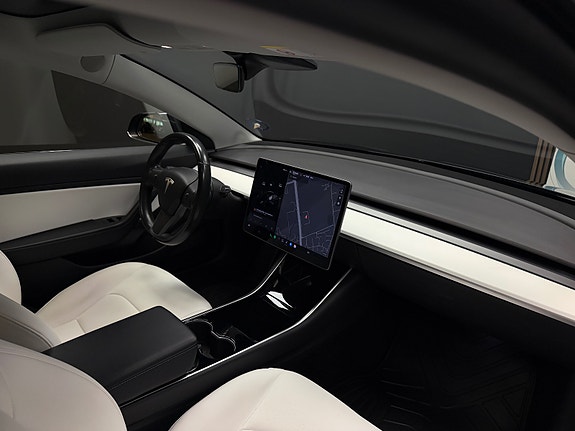 Tesla Model 3 21 of 30