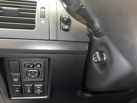 Toyota Land Cruiser 30 of 30